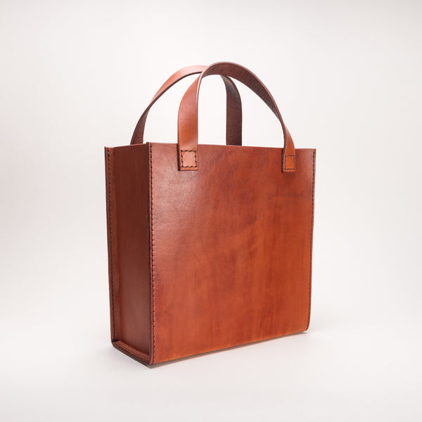 Leather carry bag by Peter O'Brien made in Ōtautahi, Aotearoa